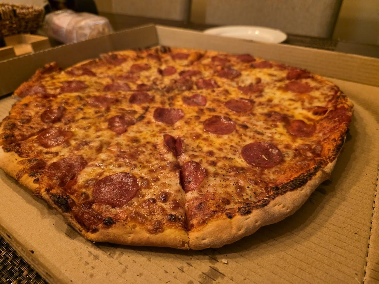 DJ's Pizza & Lounge